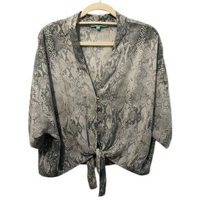 Karlie White and Gray Snake Print Button Up Blouse Size Small